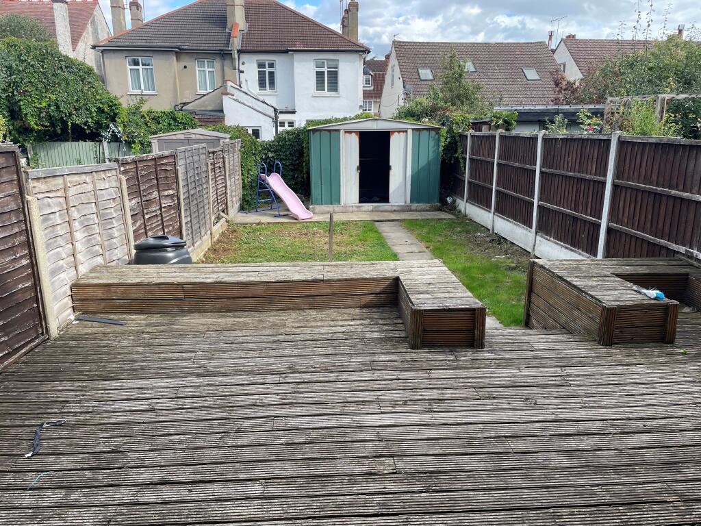 3 bed Mid Terraced House for rent in Southend-on-Sea. From Berns & Co - West Hampstead 3 bed Mid Terraced House for rent in Southend-on-Sea. From Berns & Co - West Hampstead