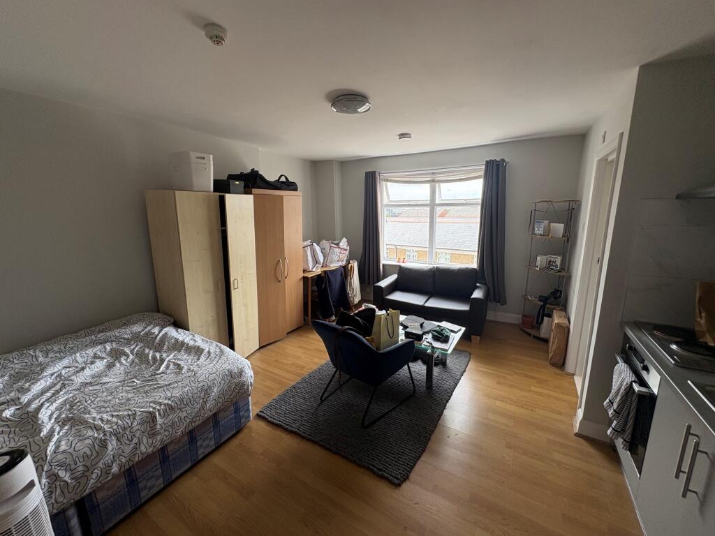 4 bed Studio for rent in Islington. From Berns & Co - West Hampstead