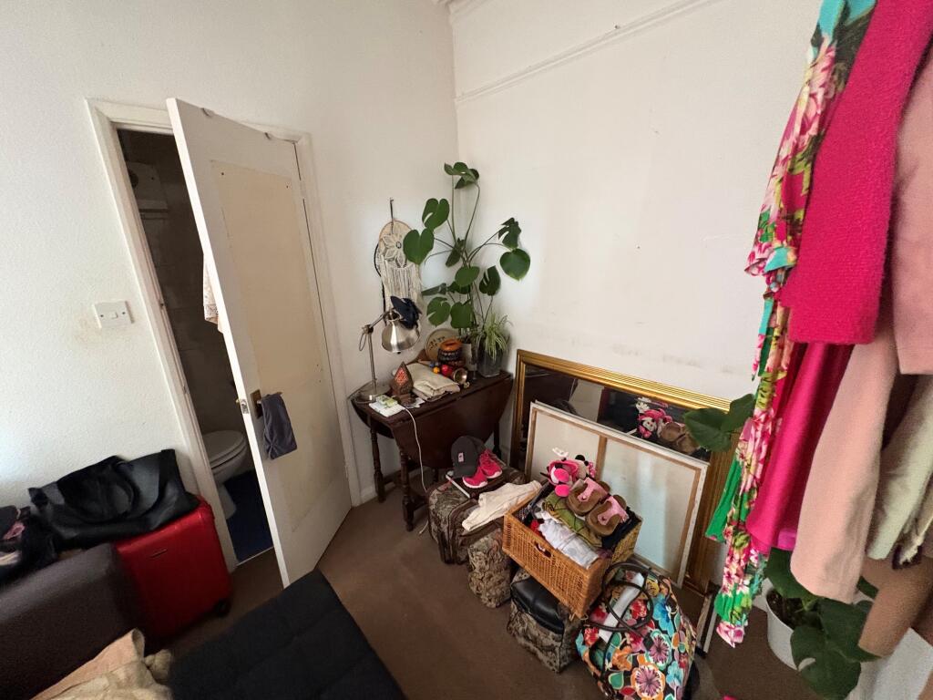 4 bed Studio for rent in Hendon. From Berns & Co - West Hampstead