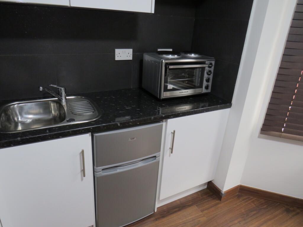 4 bed Studio for rent in Slough. From Berns & Co - West Hampstead