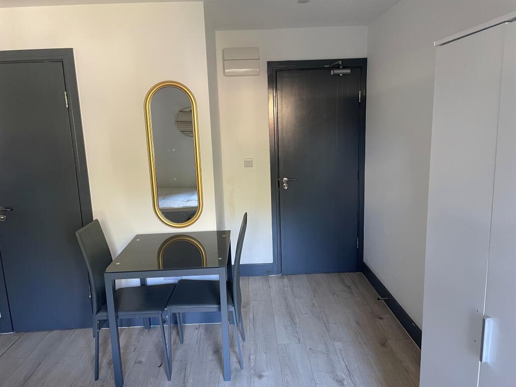 3 bed Studio for rent in West Bedfont. From Berns & Co - West Hampstead