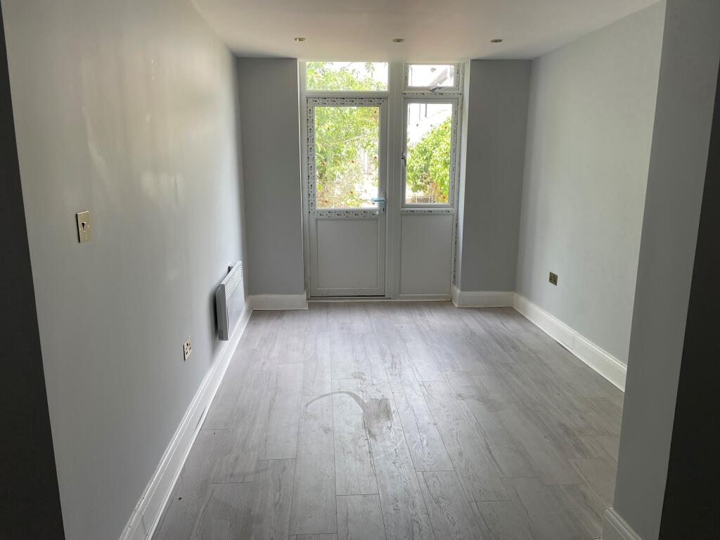 1 bed 1st Floor Flat for rent in Hadleigh. From Berns & Co - West Hampstead