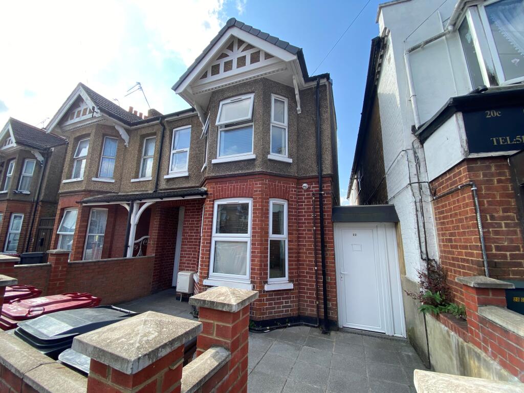 1 bed 1st Floor Flat for rent in Slough. From Berns & Co - West Hampstead 1 bed 1st Floor Flat for rent in Slough. From Berns & Co - West Hampstead