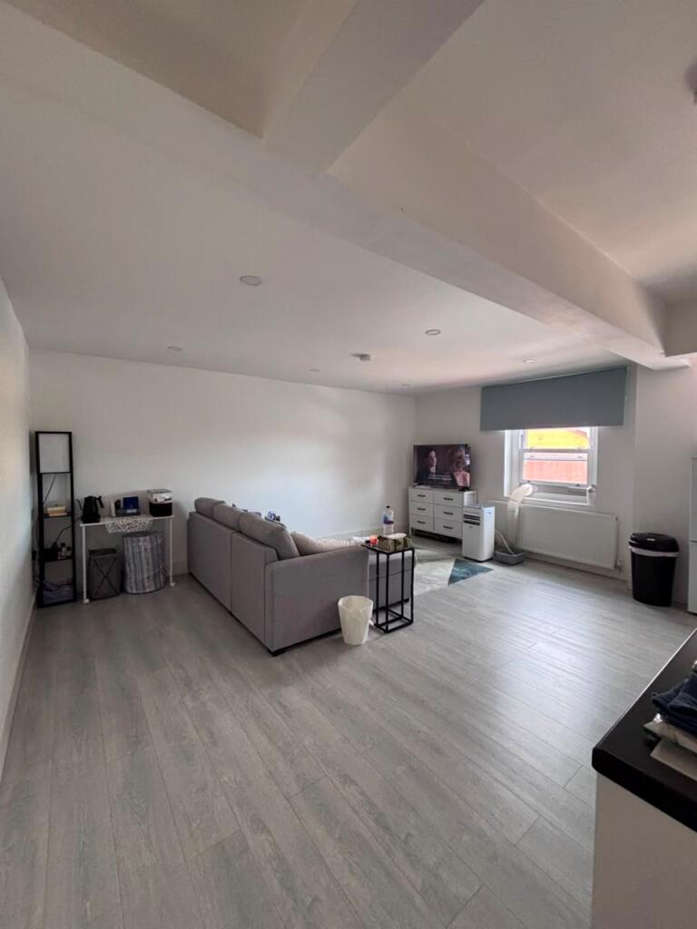 1 bed 1st Floor Flat for rent in Southend-on-Sea. From Berns & Co - West Hampstead