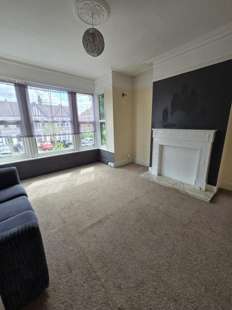 3 bed 1st Floor Flat for rent in Southend-on-Sea. From Berns & Co - West Hampstead 3 bed 1st Floor Flat for rent in Southend-on-Sea. From Berns & Co - West Hampstead