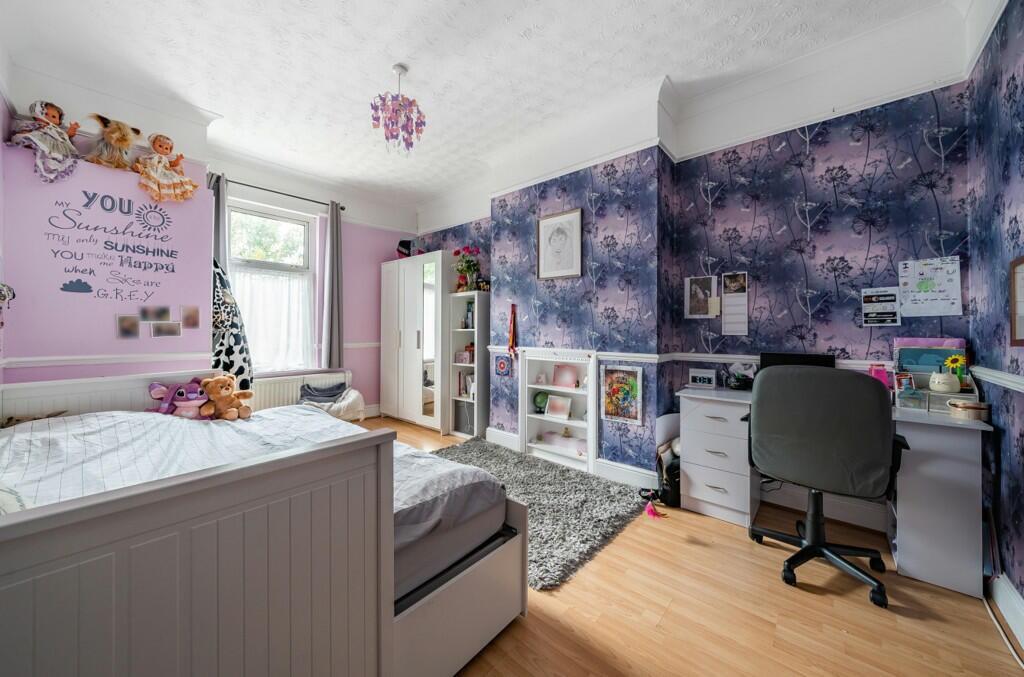 3 bed Mid Terraced House for rent in Southend-on-Sea. From Berns & Co - West Hampstead