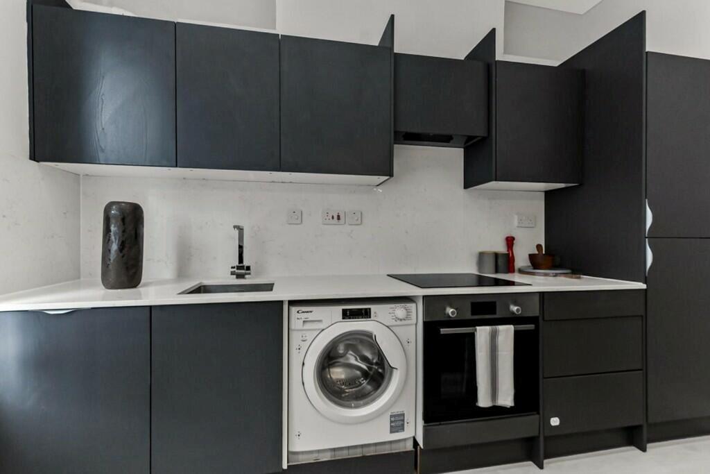 1 bed 1st Floor Flat for rent in Camberwell. From Berns & Co - West Hampstead