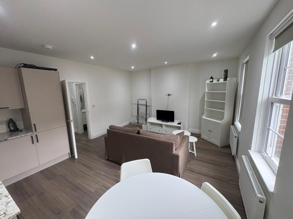 1 bed 1st Floor Flat for rent in Hampstead. From Berns & Co - West Hampstead