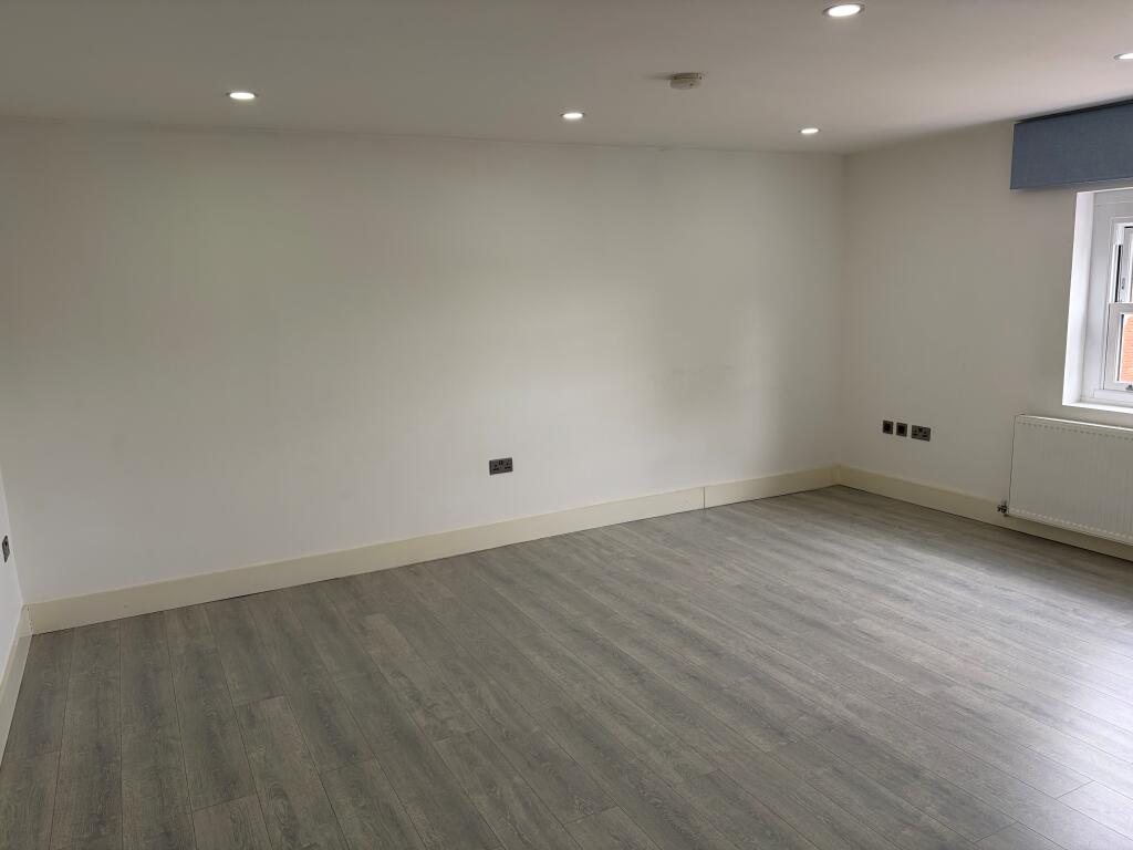 1 bed 1st Floor Flat for rent in Southend-on-Sea. From Berns & Co - West Hampstead 1 bed 1st Floor Flat for rent in Southend-on-Sea. From Berns & Co - West Hampstead