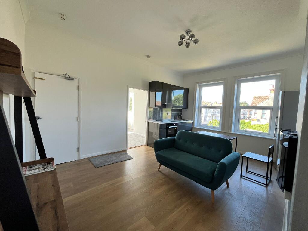1 bed 1st Floor Flat for rent in Southend-on-Sea. From Berns & Co - West Hampstead