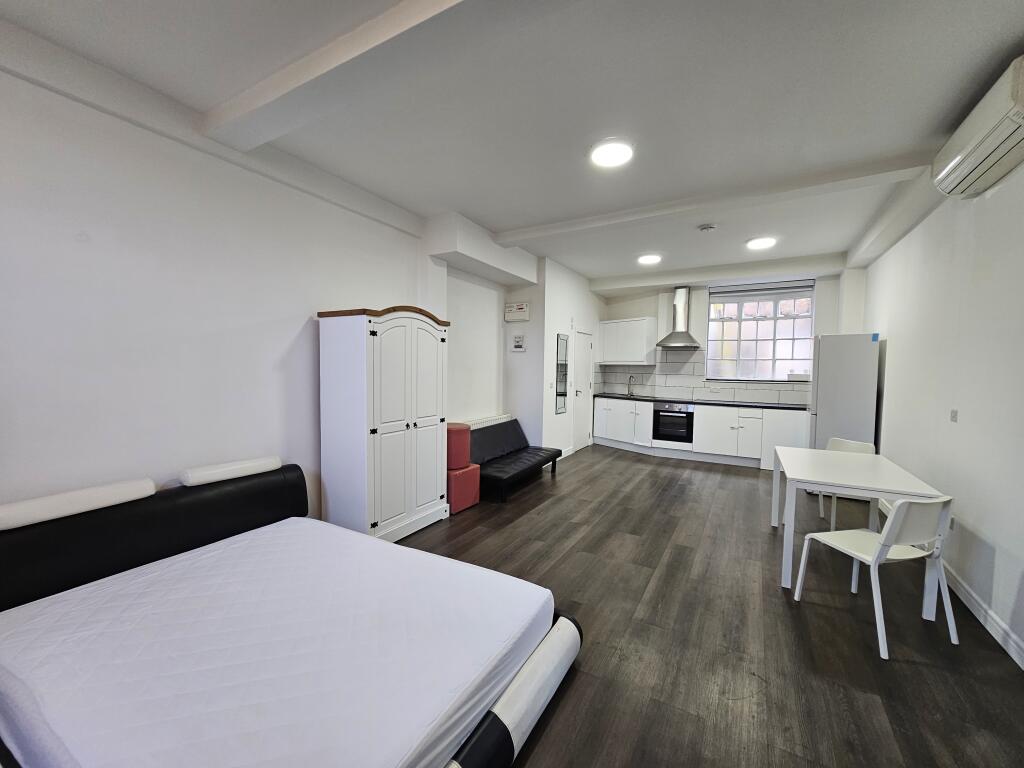 4 bed Studio for rent in Penge. From Berns & Co - West Hampstead