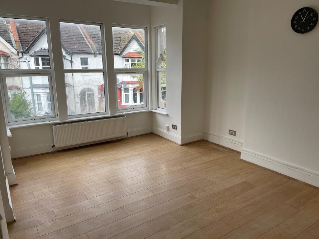3 bed 1st Floor Flat for rent in Southend-on-Sea. From Berns & Co - West Hampstead
