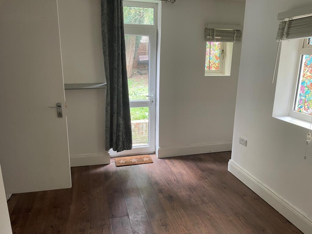 4 bed Studio for rent in Acton. From Berns & Co - West Hampstead 4 bed Studio for rent in Acton. From Berns & Co - West Hampstead