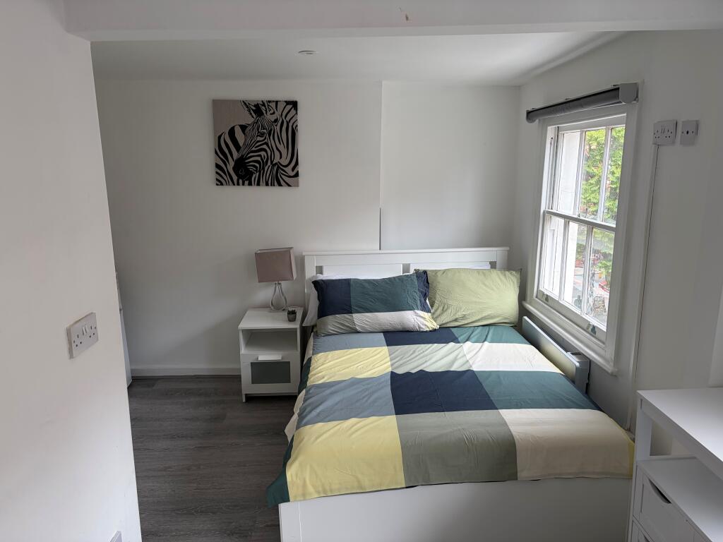 4 bed Studio for rent in Camden Town. From Berns & Co - West Hampstead