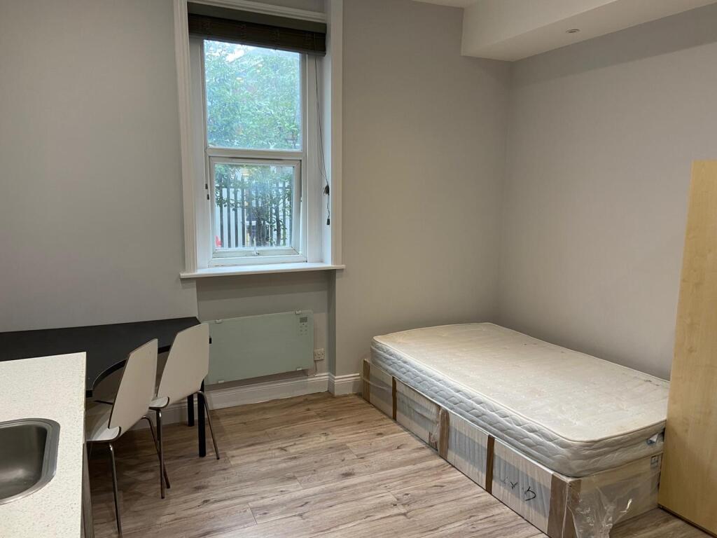 4 bed Studio for rent in Wembley. From Berns & Co - West Hampstead