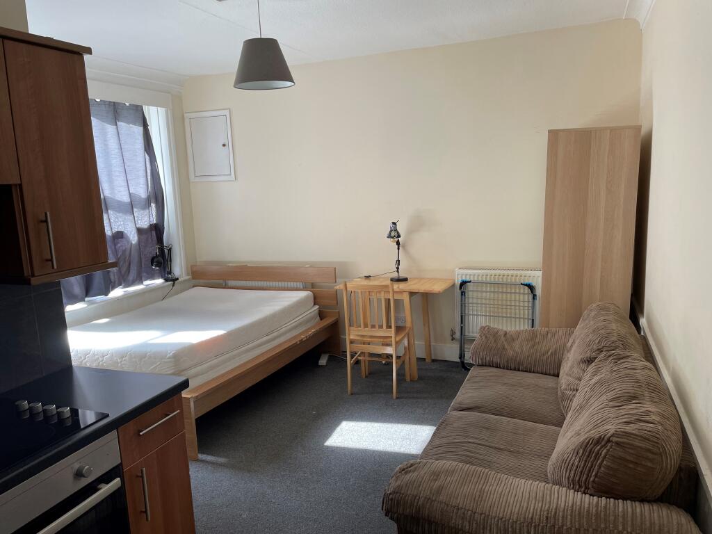 4 bed Studio for rent in Deptford. From Berns & Co - West Hampstead