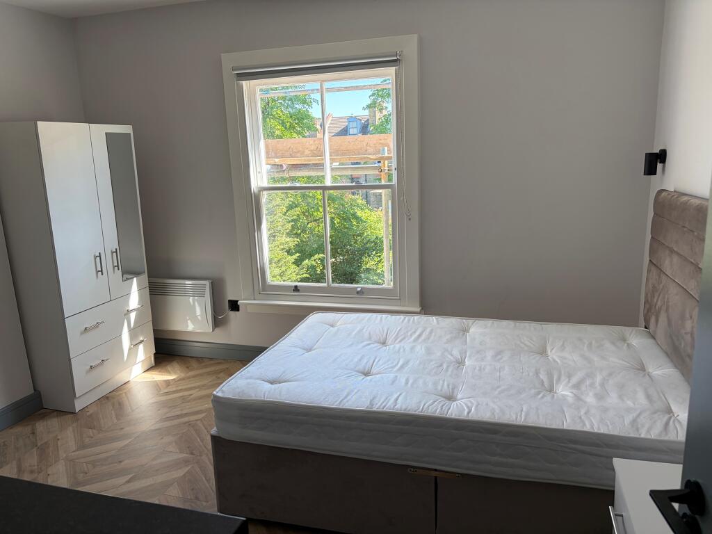 4 bed Studio for rent in Islington. From Berns & Co - West Hampstead