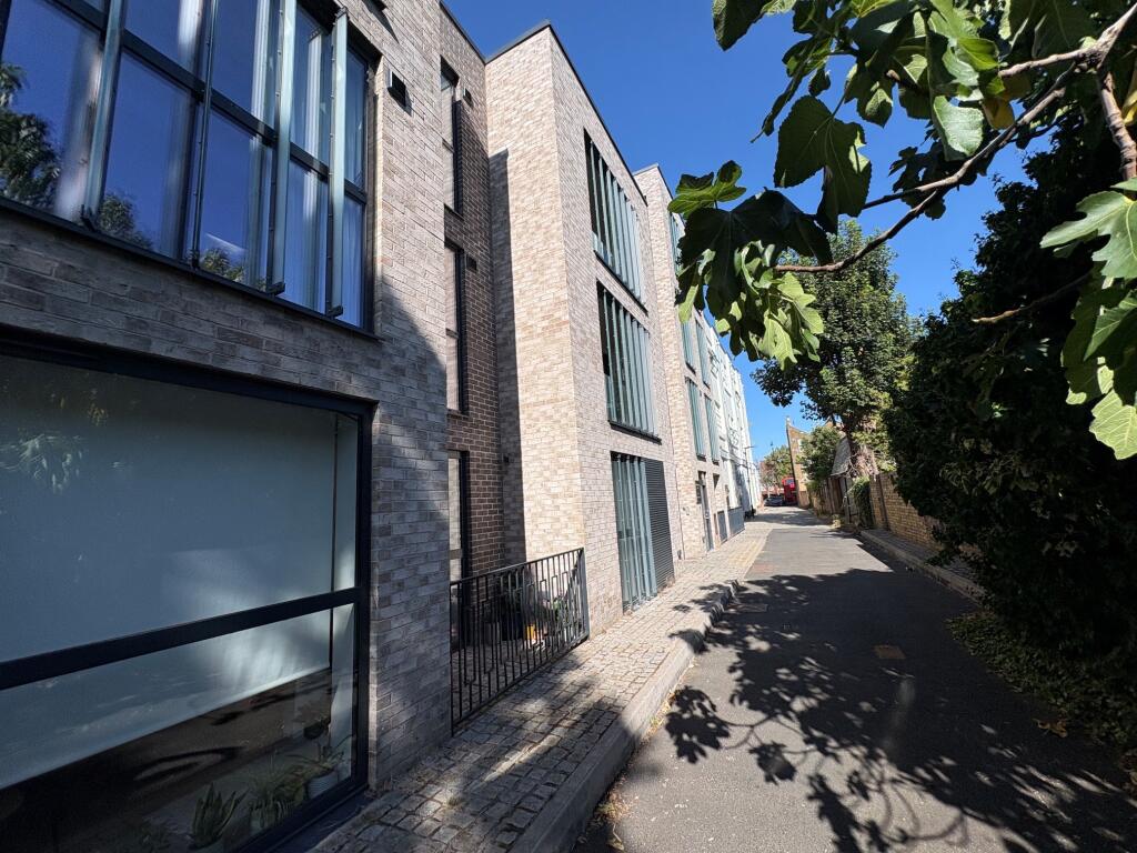 1 bed Apartment for rent in Hackney. From Berns & Co - West Hampstead 1 bed Apartment for rent in Hackney. From Berns & Co - West Hampstead