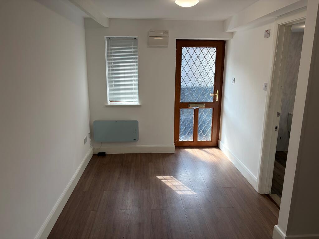 2 bed 1st Floor Flat for rent in Southend-on-Sea. From Berns & Co - West Hampstead 2 bed 1st Floor Flat for rent in Southend-on-Sea. From Berns & Co - West Hampstead