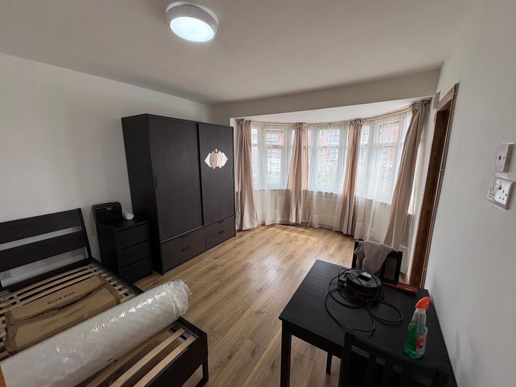 0 bed Studio for rent in Willesden. From Berns & Co - West Hampstead