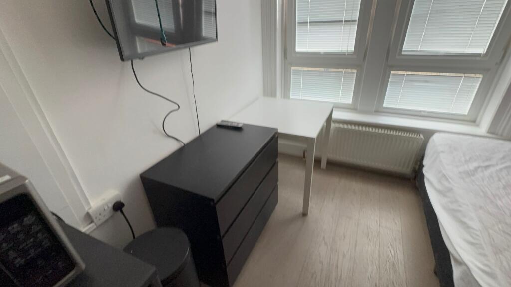 0 bed Studio for rent in Greenwich. From Berns & Co - West Hampstead
