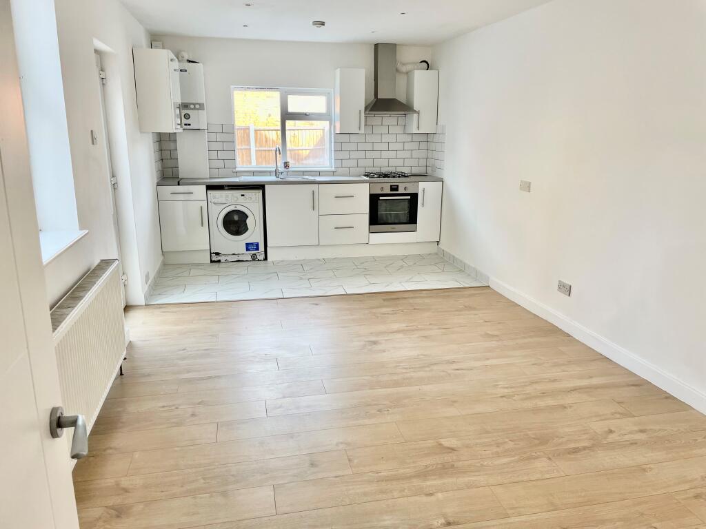 2 bed 1st Floor Flat for rent in Southend-on-Sea. From Berns & Co - West Hampstead