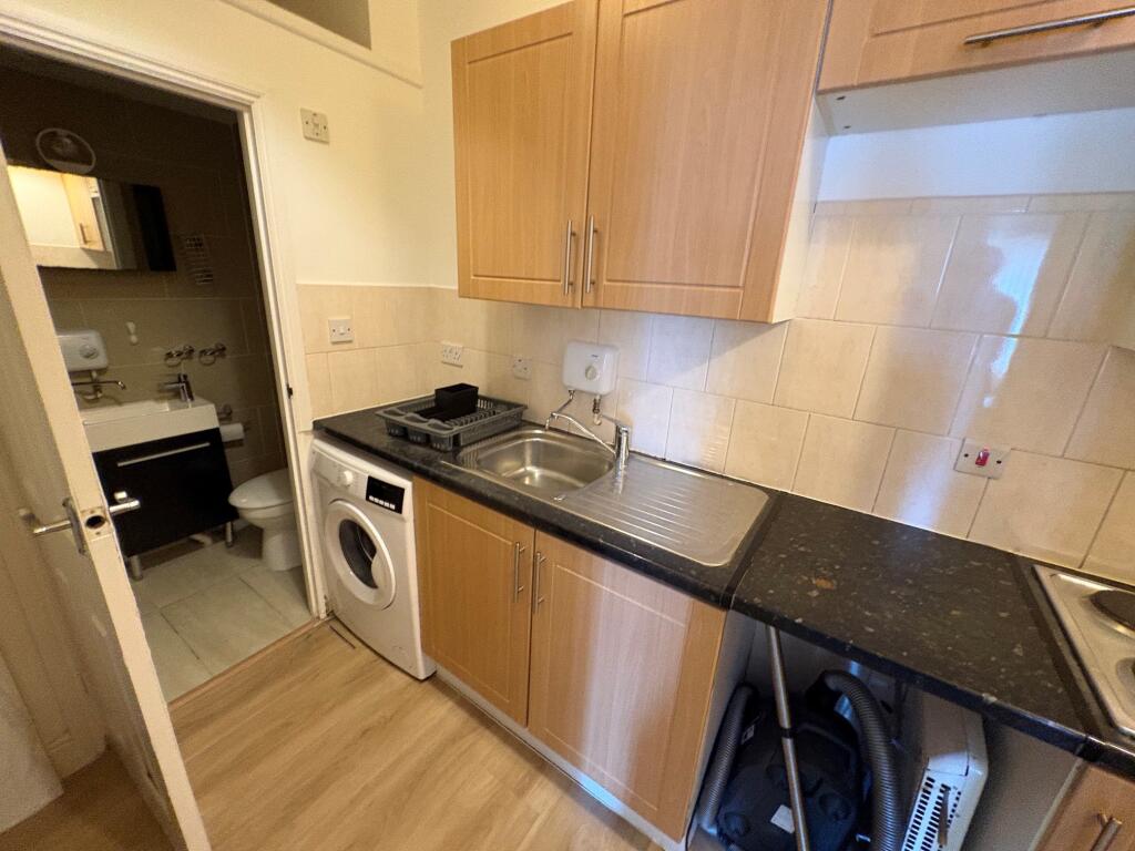 1 bed 1st Floor Flat for rent in Hampstead. From Berns & Co - West Hampstead