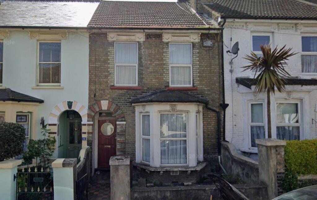 2 bed Mid Terraced House for rent in Rochester. From Belvoir - Rochester