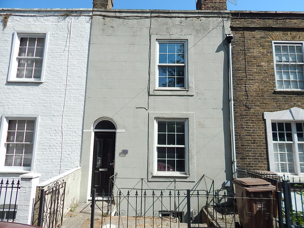 4 bed Mid Terraced House for rent in Rochester. From Belvoir - Rochester