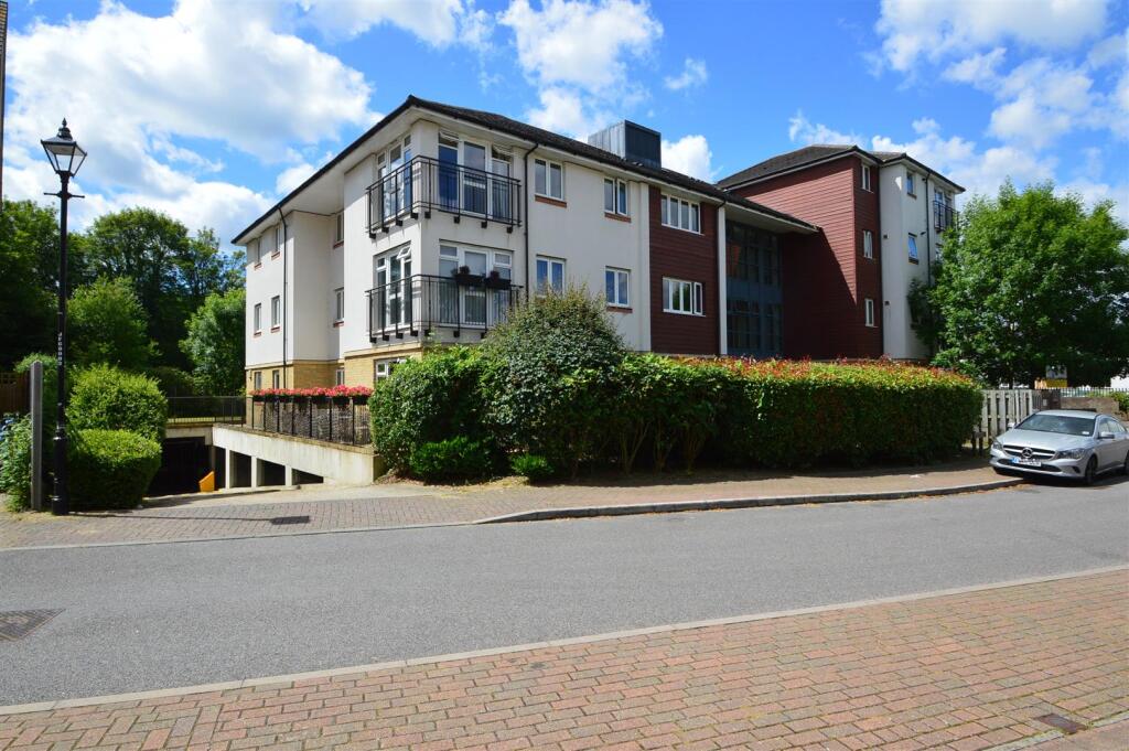 2 bed 1st Floor Flat for rent in Ditton. From Bluebell Estates - Aylesford