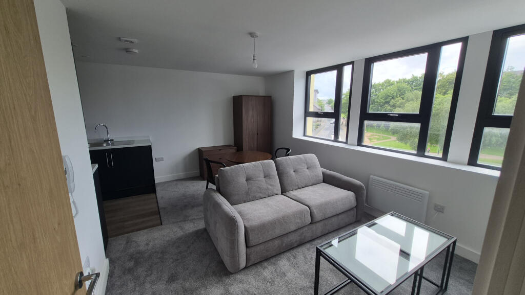 4 bed Studio for rent in Bradford. From Biscayne Properties - Bradford