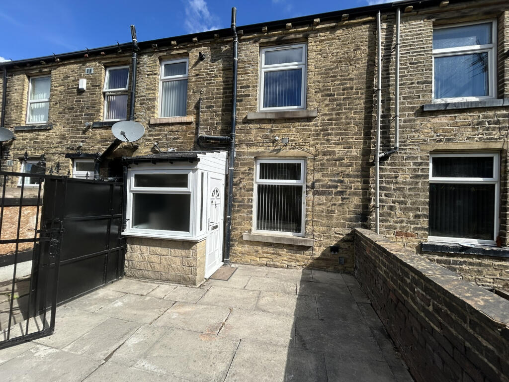 2 bed End of Terrace for rent in Bradford. From Biscayne Properties - Bradford