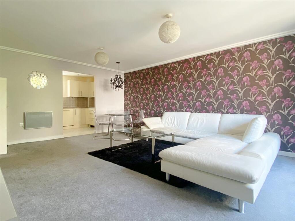 3 bed 1st Floor Flat for rent in Brighton and Hove. From Bishop Sullivan - Brighton