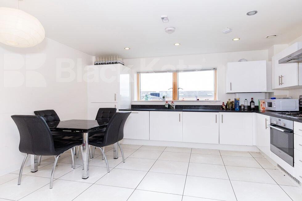 3 bed 1st Floor Flat for rent in Camden Town. From Black Katz - Camden