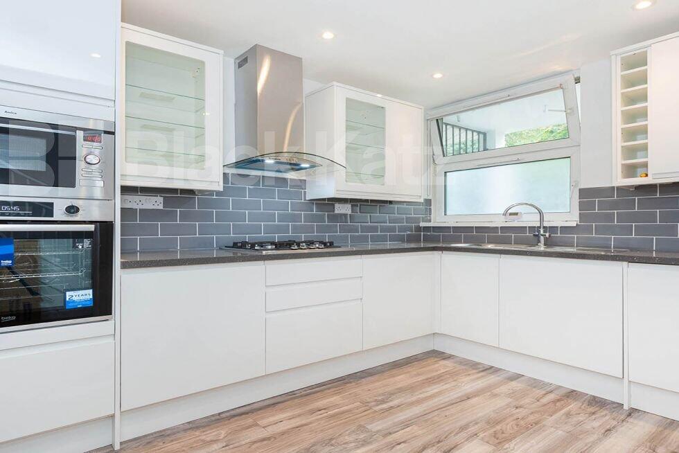 3 bed 1st Floor Flat for rent in Camden Town. From Black Katz - Camden