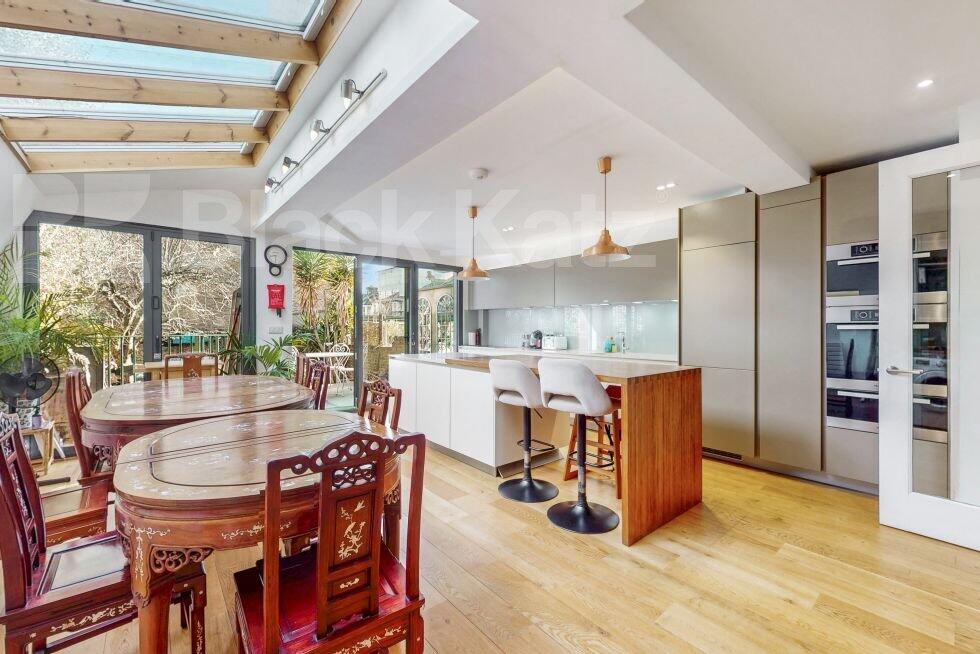 6 bed 1st Floor Flat for rent in Willesden. From Black Katz - Camden 6 bed 1st Floor Flat for rent in Willesden. From Black Katz - Camden