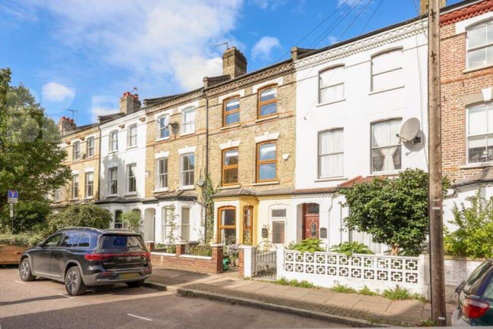 6 bed 1st Floor Flat for rent in Stoke Newington. From Black Katz - Camden