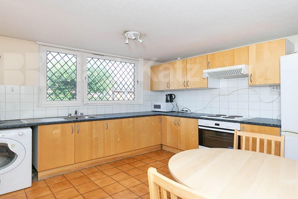 3 bed 1st Floor Flat for rent in Paddington. From Black Katz - Camden