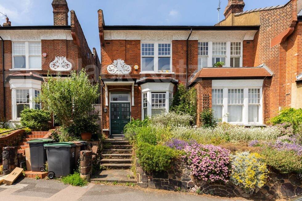 1 bed 1st Floor Flat for rent in Hornsey. From Black Katz - Camden