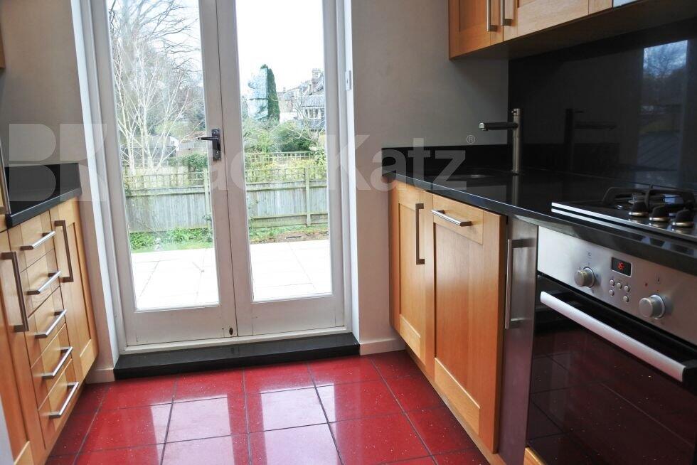 2 bed 1st Floor Flat for rent in Friern Barnet. From Black Katz - Camden
