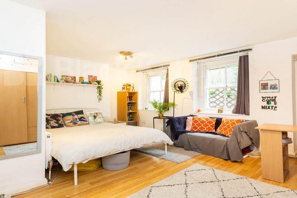 4 bed 1st Floor Flat for rent in Camden Town. From Black Katz - Camden