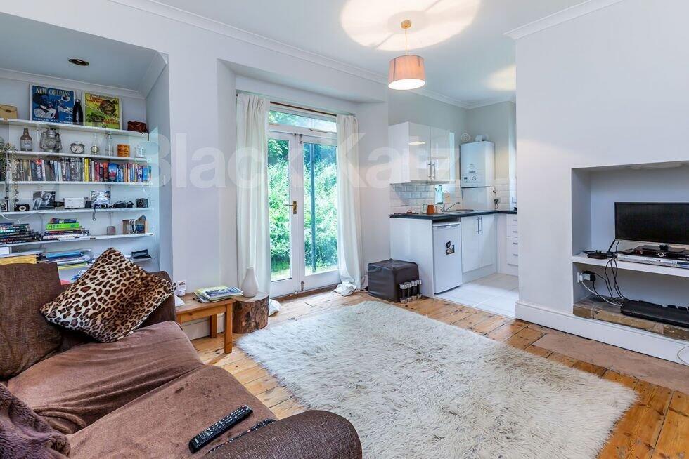 1 bed 1st Floor Flat for rent in Hornsey. From Black Katz - Camden