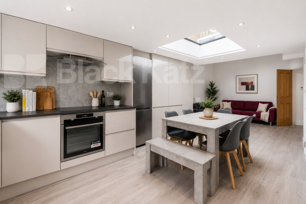 6 bed 1st Floor Flat for rent in Stoke Newington. From Black Katz - Camden 6 bed 1st Floor Flat for rent in Stoke Newington. From Black Katz - Camden