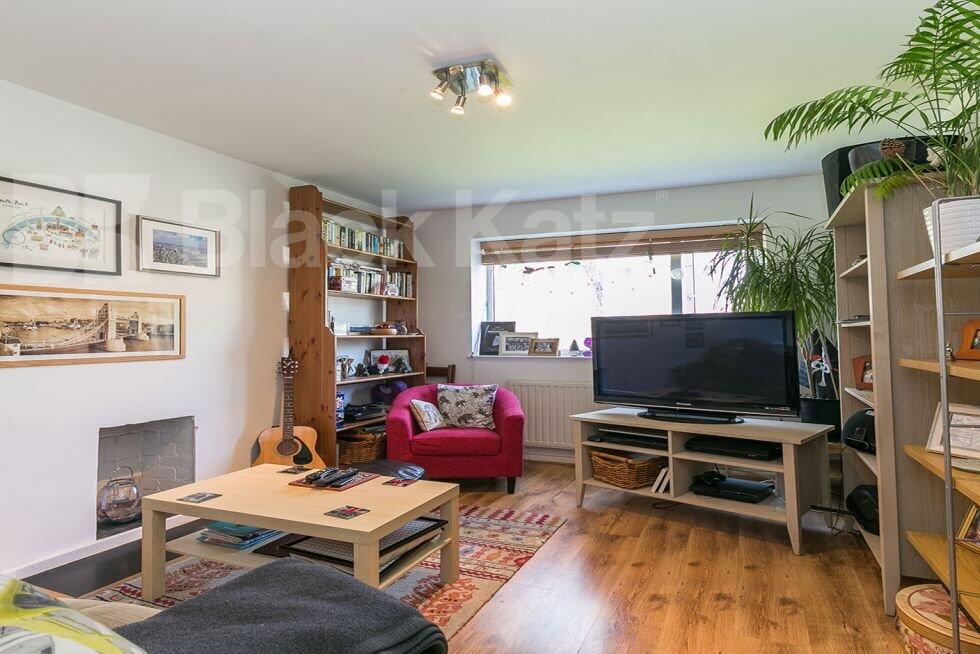 1 bed 1st Floor Flat for rent in Hornsey. From Black Katz - Camden