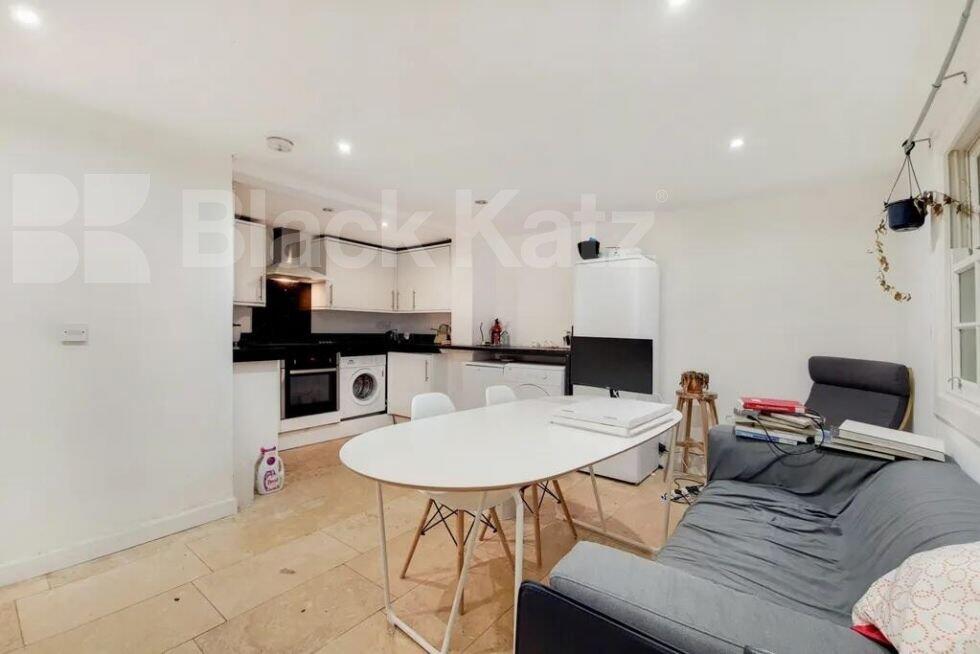 3 bed 1st Floor Flat for rent in Camden Town. From Black Katz - Camden