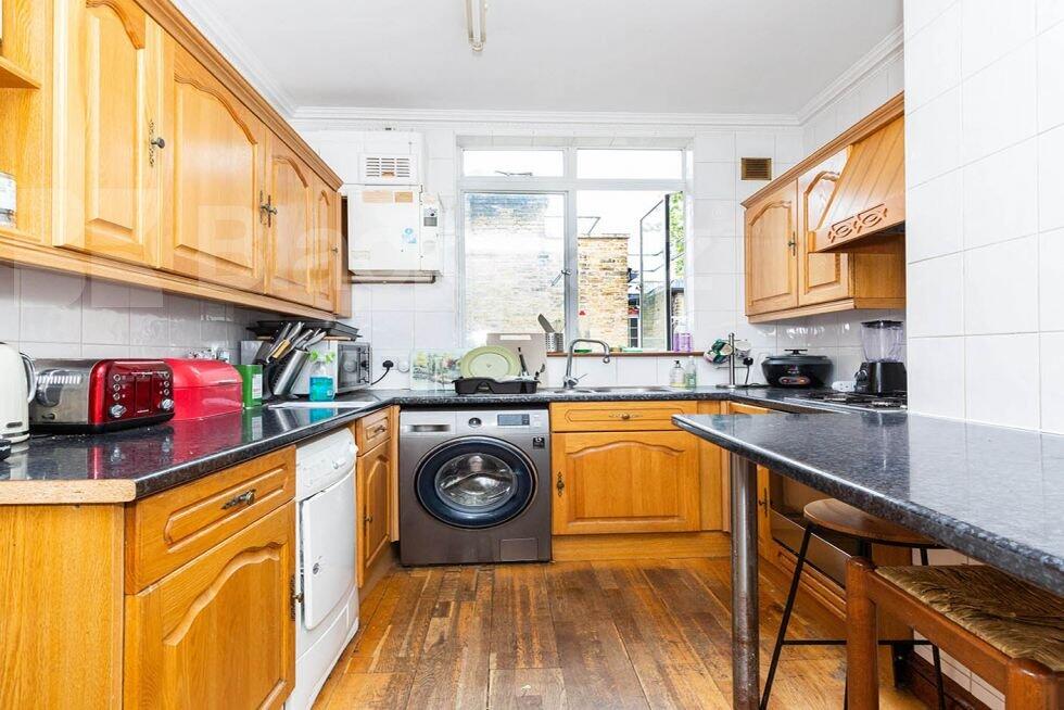 3 bed 1st Floor Flat for rent in Camden Town. From Black Katz - Camden