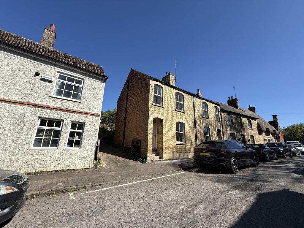 4 bed Mid Terraced House for rent in Geddington. From Cunninghams Estate Agents - Corby 4 bed Mid Terraced House for rent in Geddington. From Cunninghams Estate Agents - Corby
