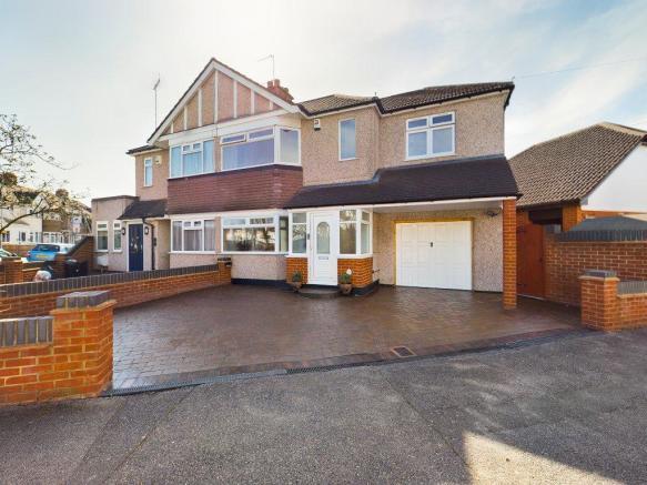 3 bed Semi-Detached House for rent in Ruislip. From Bradley & Co Estates Limited - Middlesex