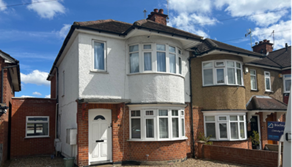 2 bed House (unspecified) for rent in Ruislip. From Bradley & Co Estates Limited - Middlesex