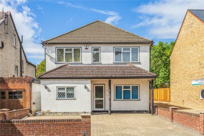 4 bed Detached House for rent in Northwood. From Bradley & Co Estates Limited - Middlesex